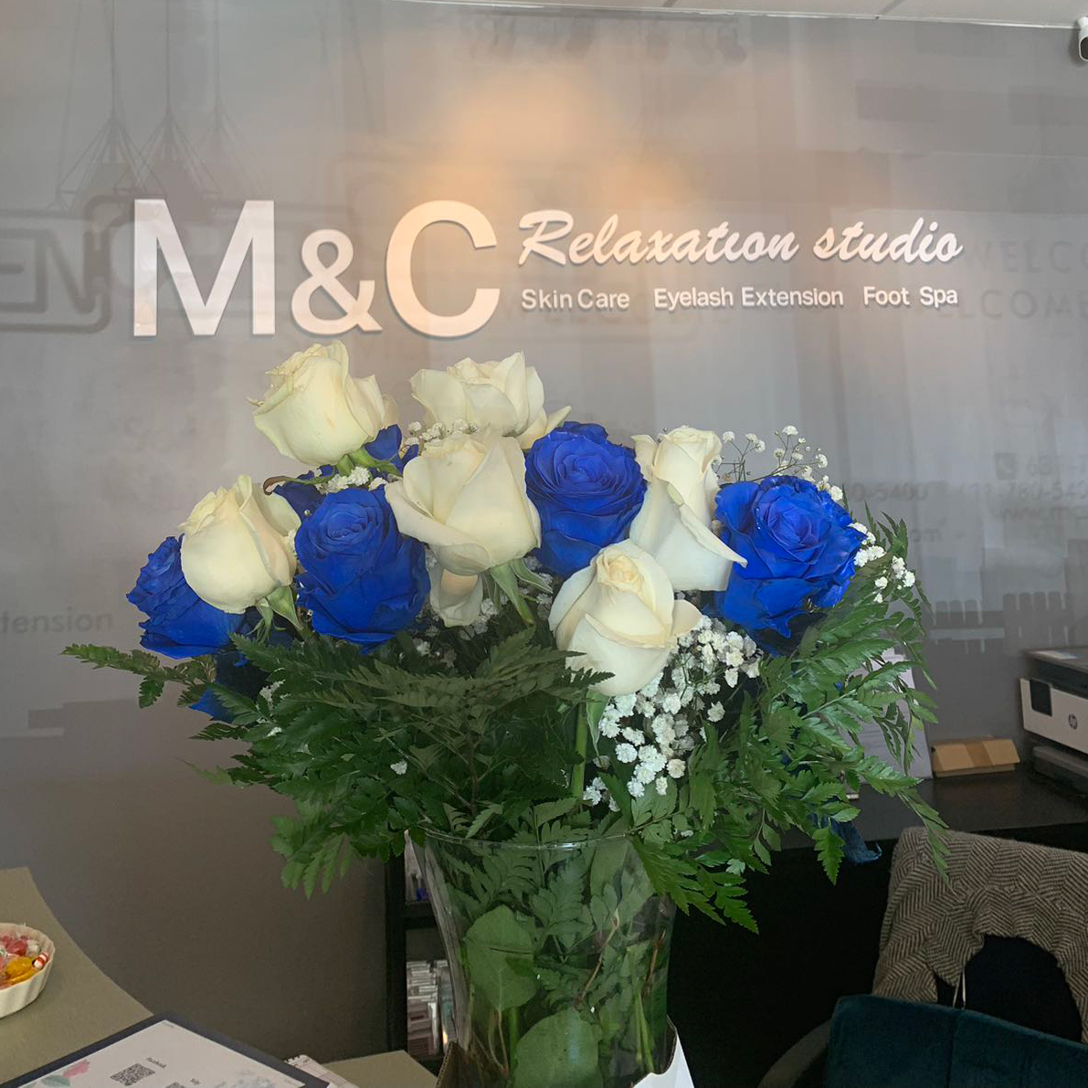 M&C Relaxation Spa front desk flowers